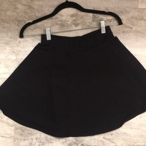 SOLID BLACK SKIRT